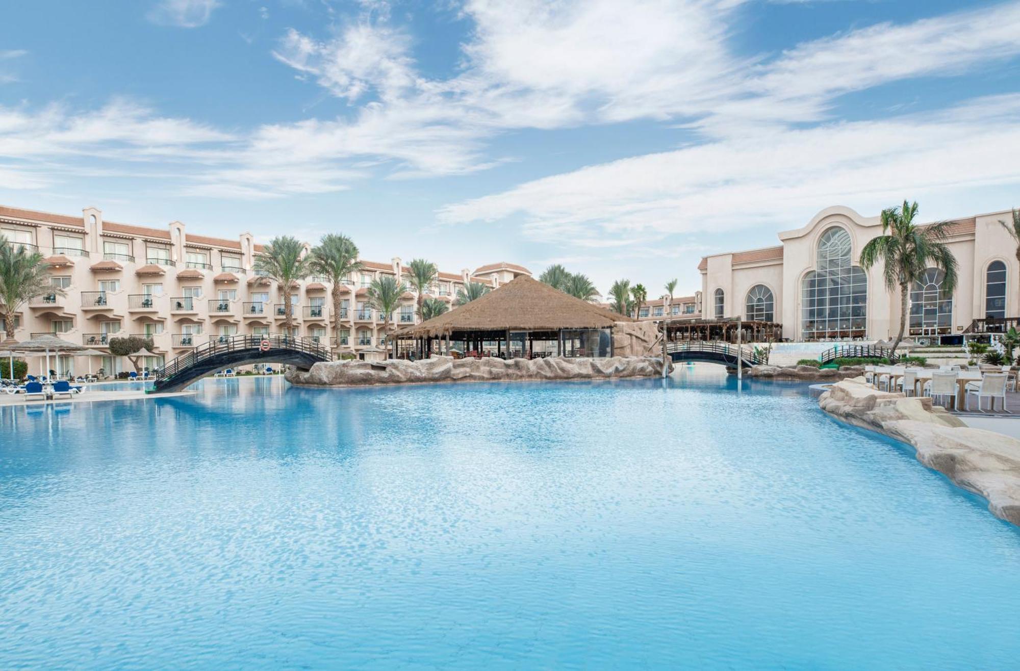 Pyramisa Beach Resort Sahl Hasheesh Hurghada Exterior photo The resort's main pool