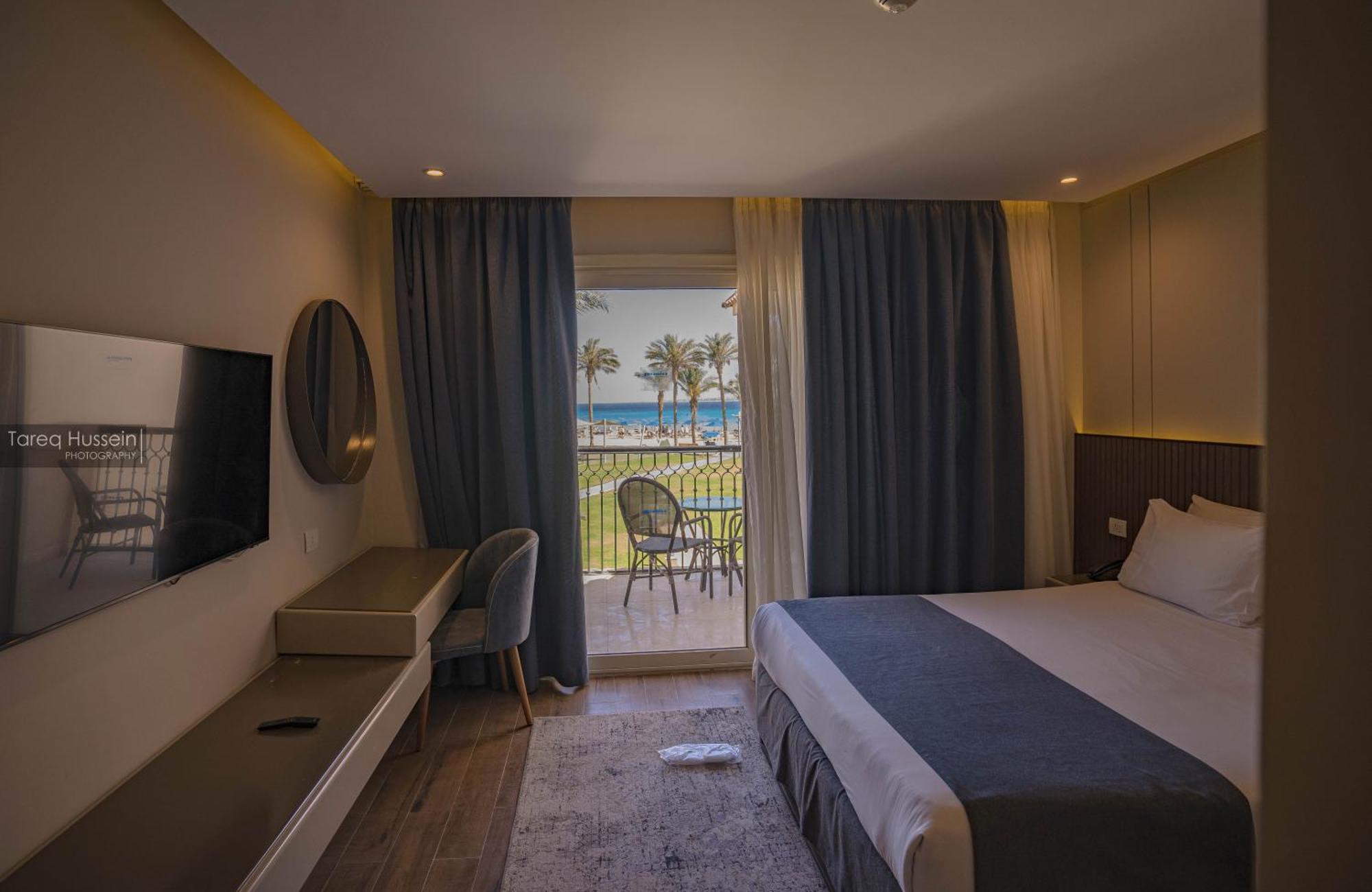 Pyramisa Beach Resort Sahl Hasheesh Hurghada Exterior photo A room at the hotel