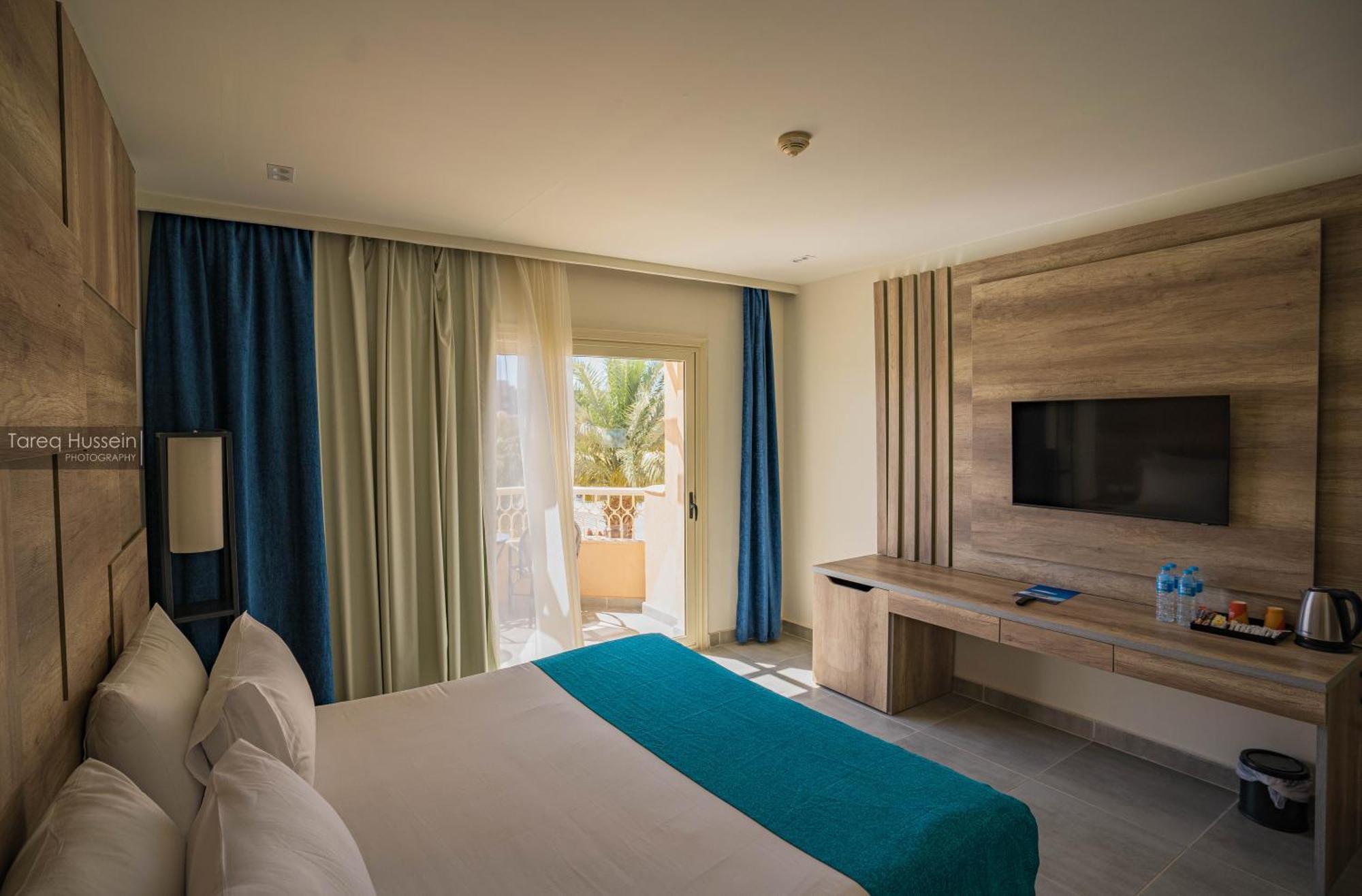 Pyramisa Beach Resort Sahl Hasheesh Hurghada Exterior photo A room at the Iberostar Grand Hotel Bávaro